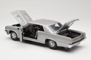 Pontiac GTO Silver Sun Star 1:18 1821 Diecast - image 5 of 8