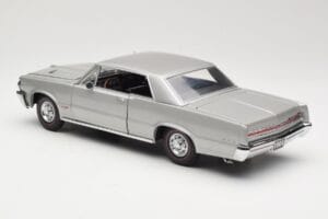 Pontiac GTO Silver Sun Star 1:18 1821 Diecast - image 7 of 8