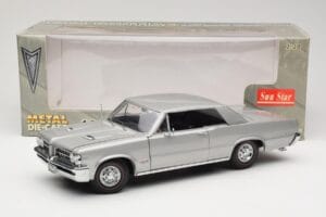 Pontiac GTO Silver Sun Star 1:18 1821 Diecast - image 8 of 8