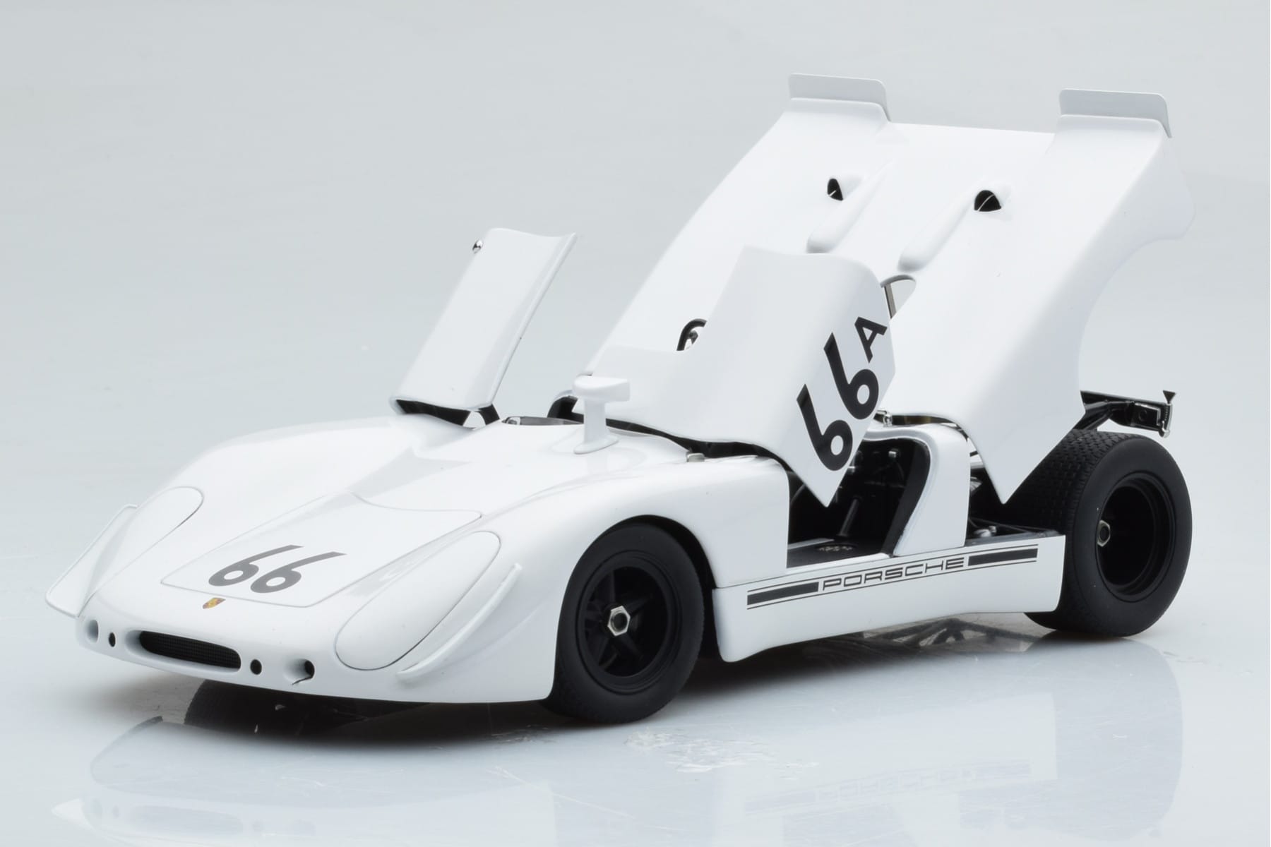 オートアート製　ポルシェ９０８／２　スティーブ•マックィーン仕様 　１／１8』 Porsche 908/02 #66A S. McQueen Holtville 1970 AUTOart 1:18