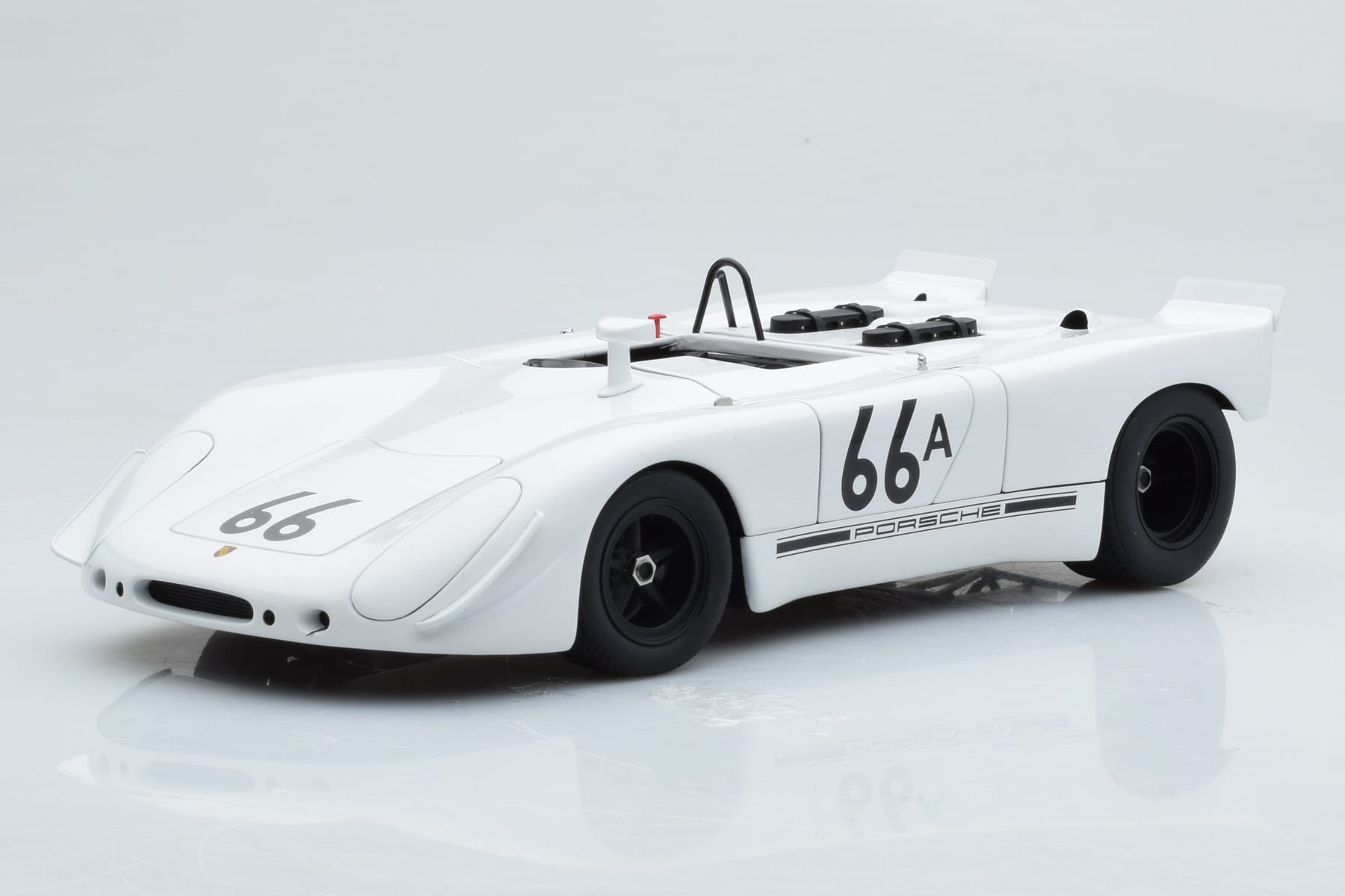 ミニカー 1/18AUTOart 908/02 S.MCQUEEN 1970 Porsche 908/02 #66A S. McQueen Holtville 1970 AUTOart 1:18