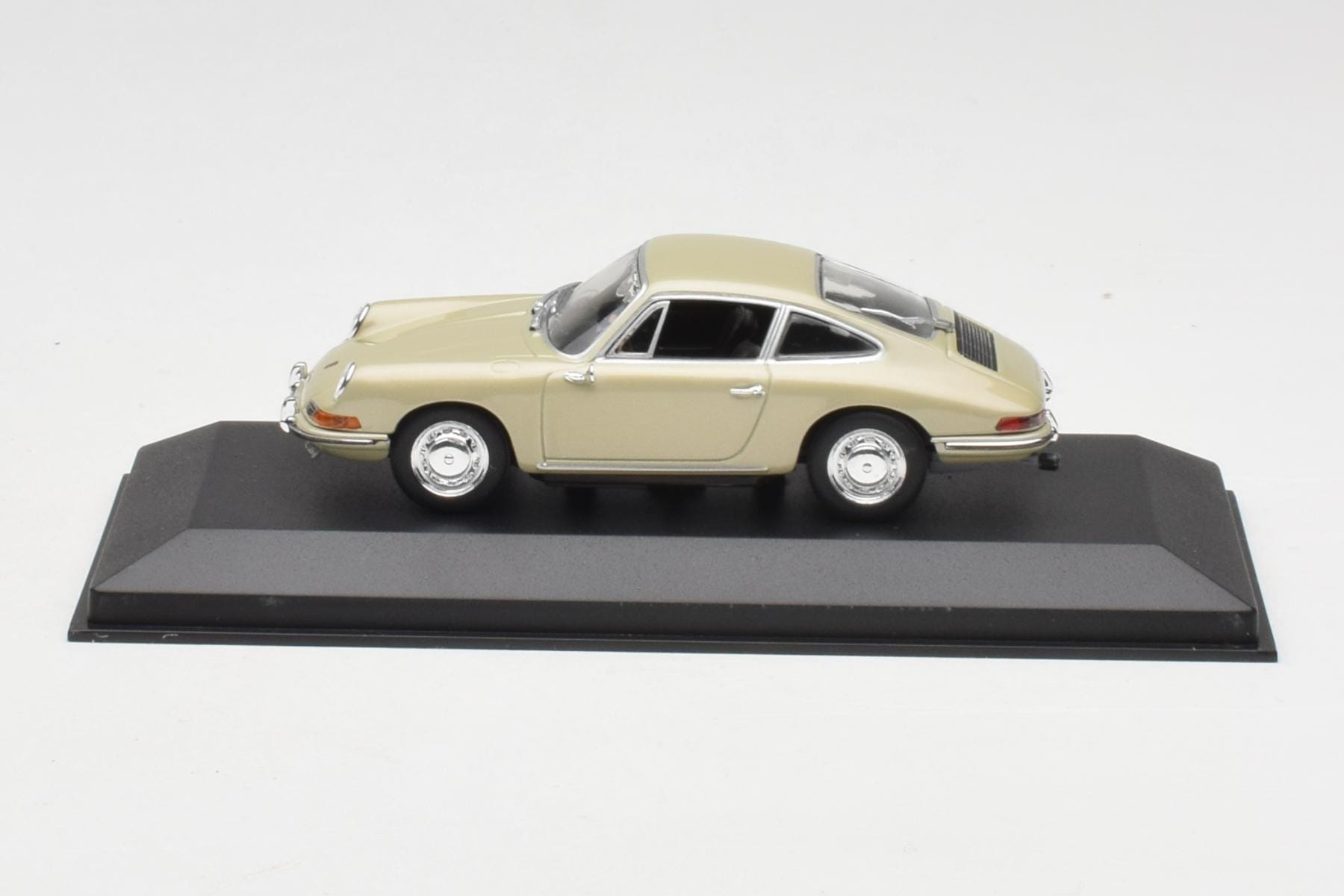 MINICHAMPS「Porsche 911 1964」 Minichamps Porsche 911 901 1964 1:43 Light Bronze
