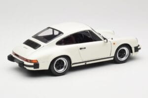 Porsche 911 930 Carrera 3.2 Grand Prix White Minichamps 1:18 100063024 Diecast - image 3 of 8