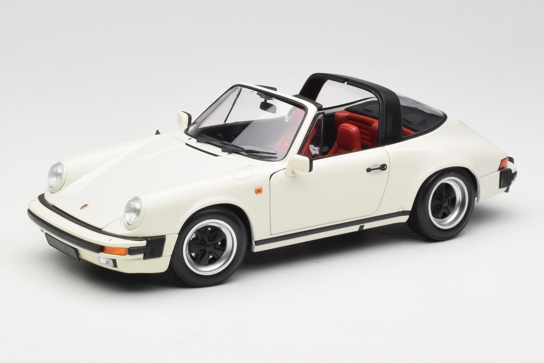 Minichamps Porsche 911 Targa 3.2 Grand Prix White 1:18