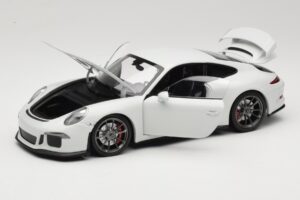 Porsche 911 991 GT3 White With Silver Wheels Minichamps 1:18 113062721 Diecast - image 2 of 8