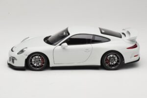 Porsche 911 991 GT3 White With Silver Wheels Minichamps 1:18 113062721 Diecast - image 4 of 8