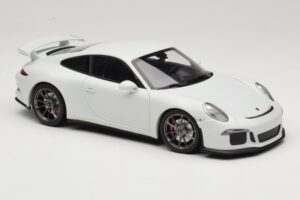 Porsche 911 991 GT3 White With Silver Wheels Minichamps 1:18 113062721 Diecast - image 6 of 8