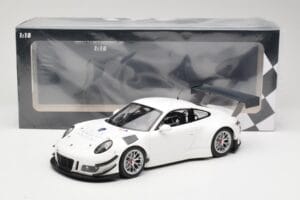 Porsche 911 991.1 GT3 R White With Silver Wheels Minichamps 1:18 153166000 Diecast - image 6 of 6