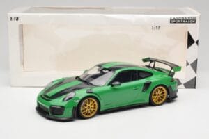 Porsche 911 991.2 GT2 RS Weissach Package British Racing Green & Golden Wheels Minichamps 1:18 153068318 Diecast - image 6 of 6