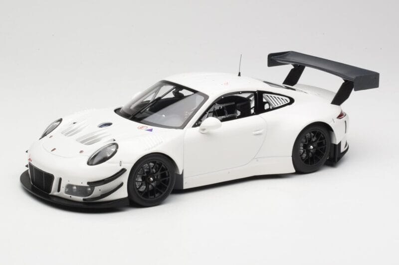Porsche 911 991.2 GT3 R White with Black Wheels Minichamps 1:18 155186900 Diecast