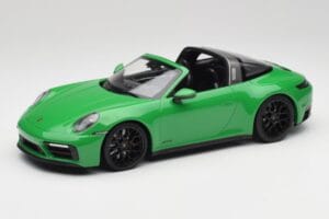 Porsche 911 991.2 Targa 4 GTS British Racing Green Minichamps 1:18 155061065 Diecast