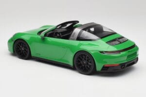 Porsche 911 991.2 Targa 4 GTS British Racing Green Minichamps 1:18 155061065 Diecast - image 5 of 6