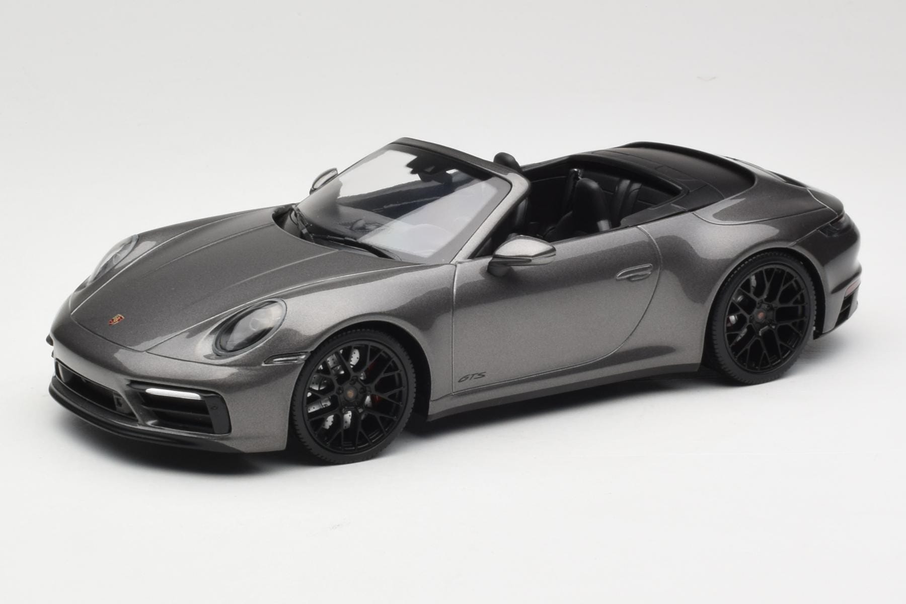 Porsche 911 992 Carrera 4 GTS Cabriolet Grey Metallic Minichamps 1:18