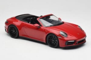 Porsche 911 992 Carrera 4 GTS Cabriolet Red Minichamps 1:18 155063032 Diecast - image 4 of 6