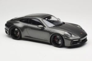 Porsche 911 992 Carrera 4 GTS Green Metallic Minichamps 1:18 155063101 Diecast - image 4 of 6