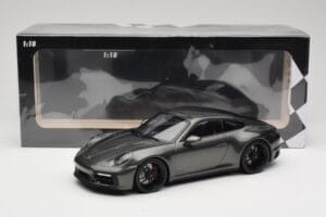 Porsche 911 992 Carrera 4 GTS Green Metallic Minichamps 1:18 155063101 Diecast - image 6 of 6
