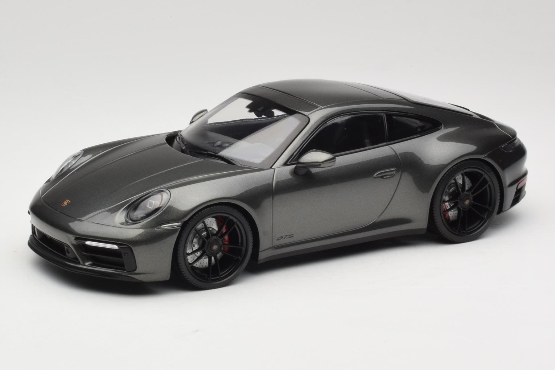 Porsche 911 992 Carrera 4 GTS Green Metallic Minichamps 1:18