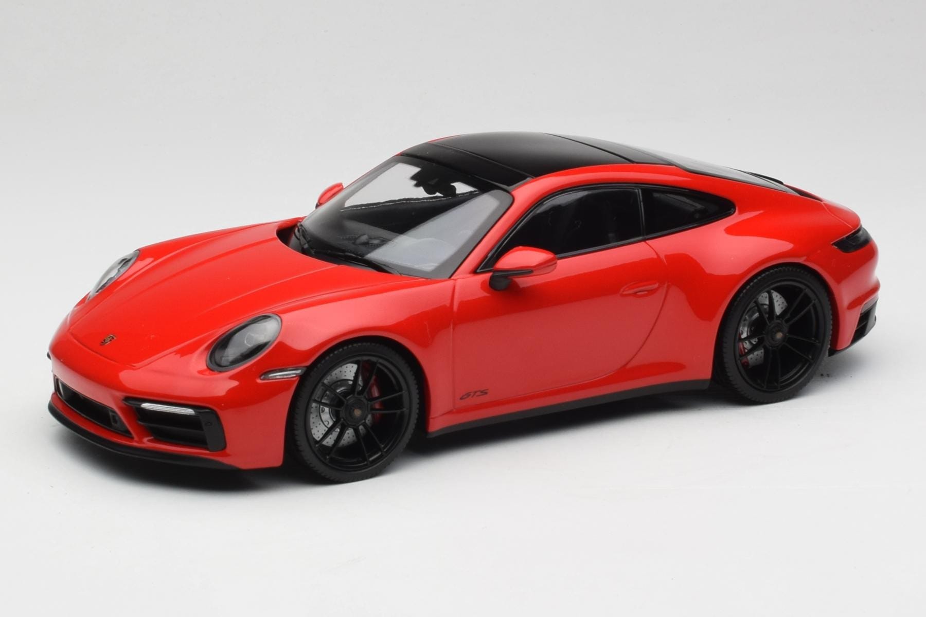 Porsche 911 992 Carrera 4 GTS Red Minichamps 1:18