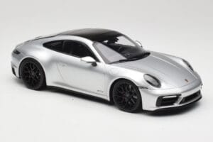 Porsche 911 992 Carrera 4 GTS Silver Minichamps 1:18 155063104 Diecast - image 4 of 6
