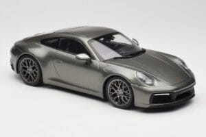 Porsche 911 992 Carrera 4S Aventurine Green Metallic Minichamps 1:18 155067328 Diecast - image 2 of 6