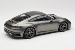 Porsche 911 992 Carrera 4S Aventurine Green Metallic Minichamps 1:18 155067328 Diecast - image 3 of 6