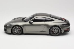 Porsche 911 992 Carrera 4S Aventurine Green Metallic Minichamps 1:18 155067328 Diecast - image 5 of 6