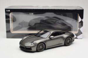 Porsche 911 992 Carrera 4S Aventurine Green Metallic Minichamps 1:18 155067328 Diecast - image 6 of 6