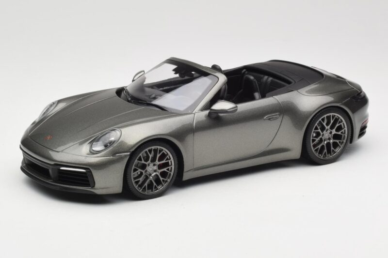 Porsche 911 992 Carrera 4S Cabriolet Mamba Green Metallic Minichamps 1:18 155067337 Diecast