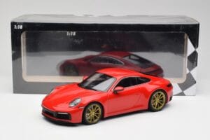 Porsche 911 992 Carrera 4S Guards Red & Gold Wheels Minichamps 1:18 153067328 Diecast - image 6 of 6