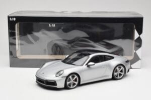 Porsche 911 992 Carrera 4S Silver Minichamps 1:18 155067322 Diecast - image 6 of 6