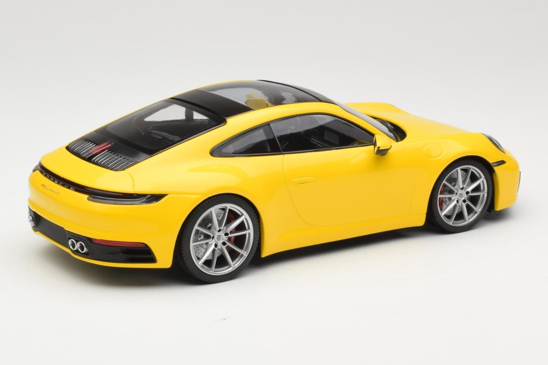 Minichamps Porsche 911 992 Carrera 4S 1:18 Yellow