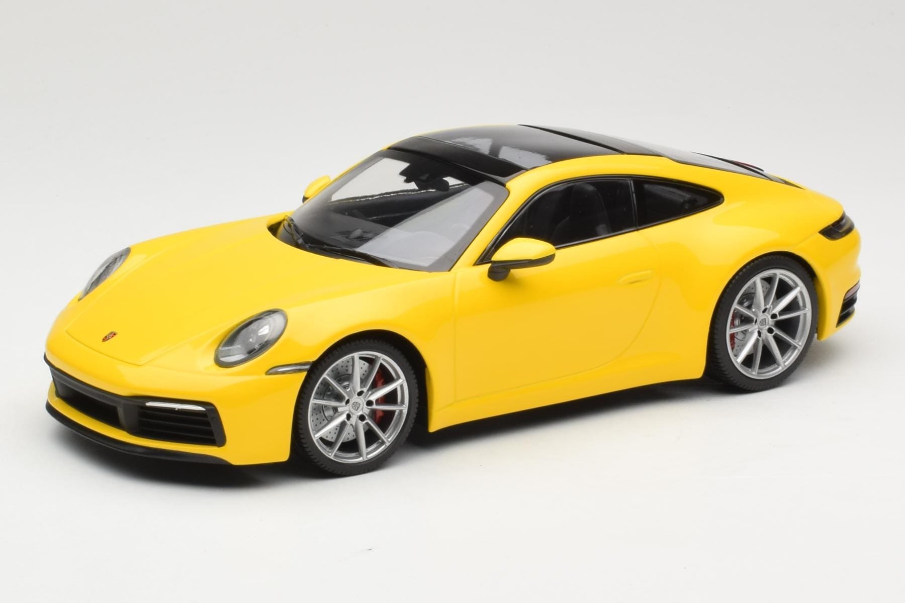 Minichamps Porsche 911 992 Carrera 4S 1:18 Yellow