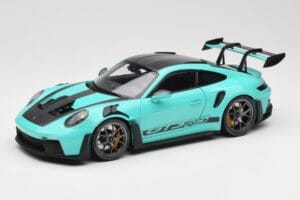 Porsche 911 992 GT3 RS Python Green & Dark Silver Wheels Minichamps 1:18 110062026 Diecast