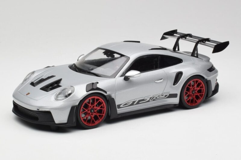 Porsche 911 992 GT3 RS Silver & Red Wheels Minichamps 1:18 Porsche 911 992 GT3 RS Silver & Red Wheels Minichamps 1:18 153062241 Diecast