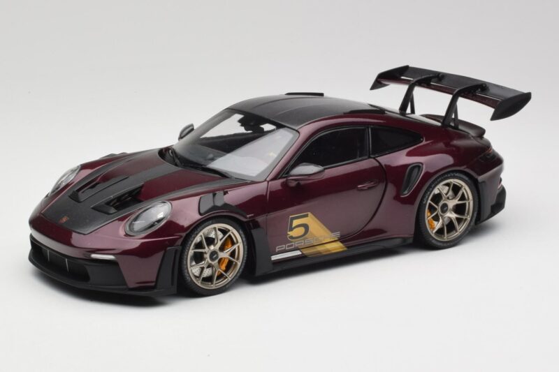 Porsche 911 992 GT3 RS Ultraviolet & Silver Wheels Minichamps 1:18 Porsche 911 992 GT3 RS Ultraviolet & Silver Wheels Minichamps 1:18 110062029 Diecast