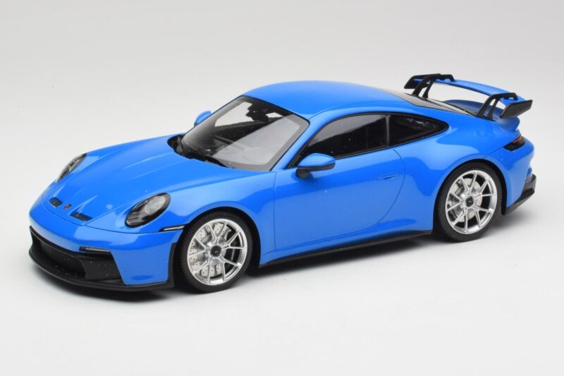Porsche 911 992 GT3 Shark Blue & Silver Wheels Minichamps 1:18 Porsche 911 992 GT3 Shark Blue & Silver Wheels Minichamps 1:18 143069015 Resin