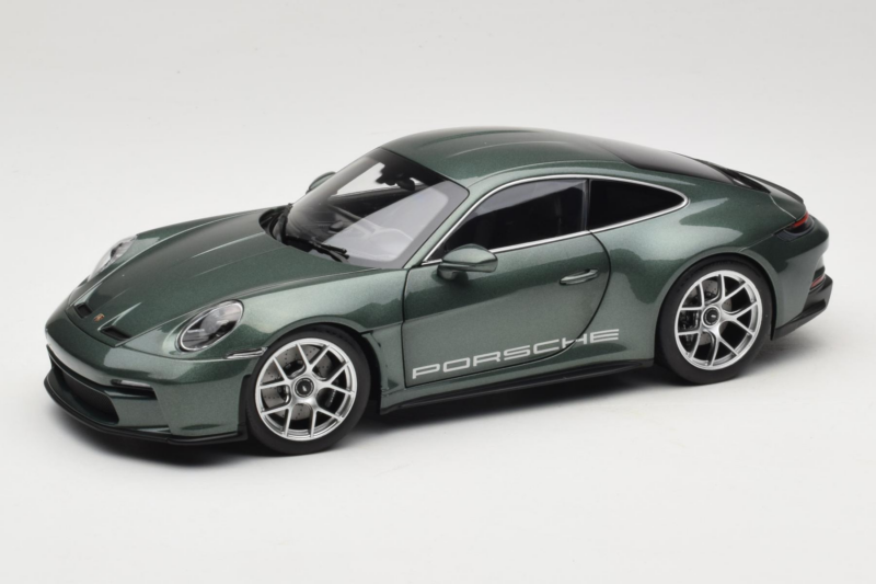 Porsche 911 992 S/T Malachite Green Metallic Norev 1:18 187472 Diecast