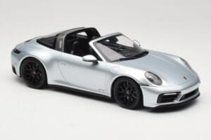 Porsche 911 992 Targa 4 GTS Silver Minichamps 1:18 155061061 Diecast - image 4 of 6