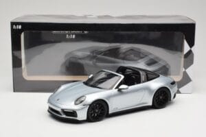 Porsche 911 992 Targa 4 GTS Silver Minichamps 1:18 155061061 Diecast - image 6 of 6