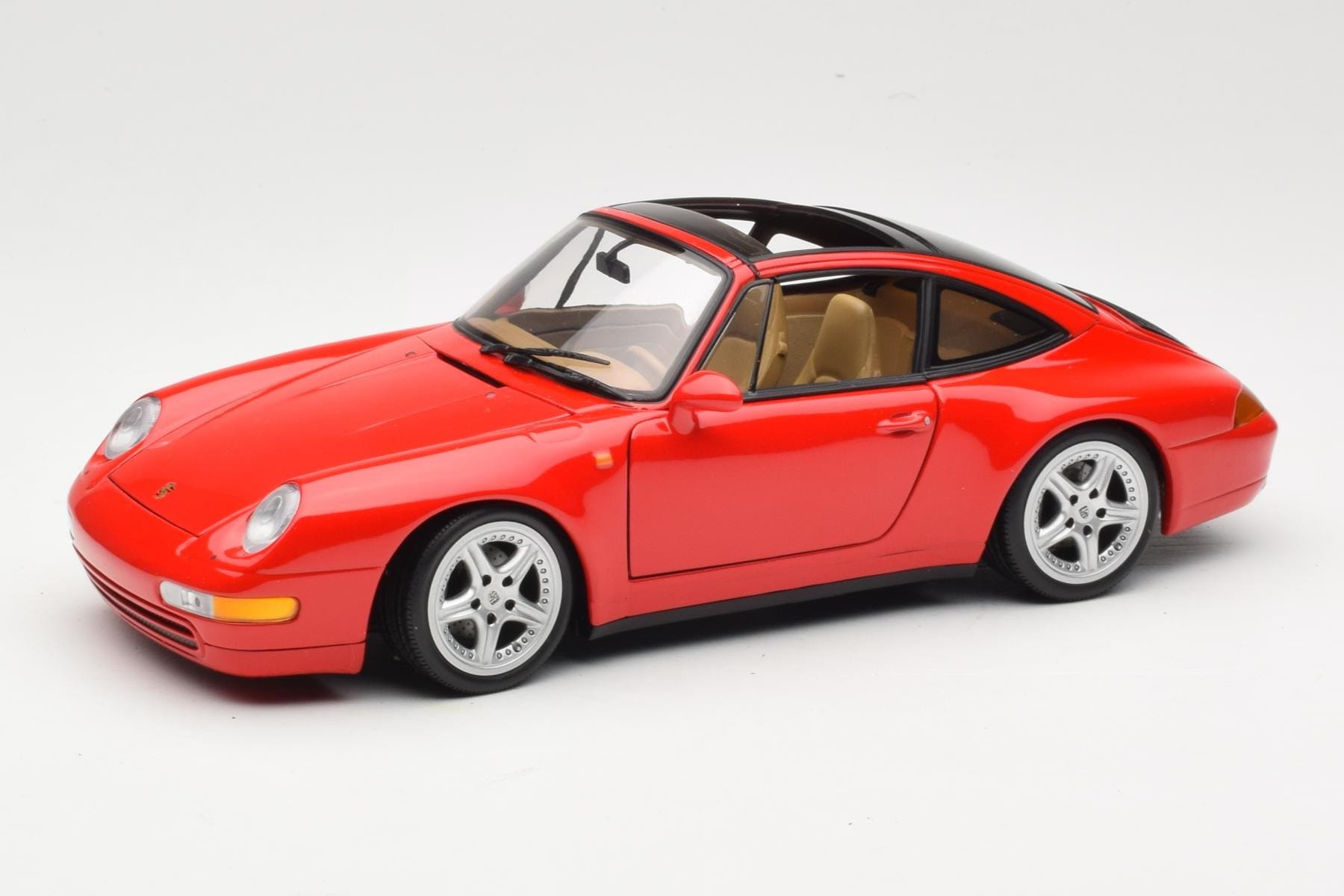 1/18 ポルシェ 911 カレラ タルガUT models UT Models Porsche 911 993 Carrera Targa 1:18 Red