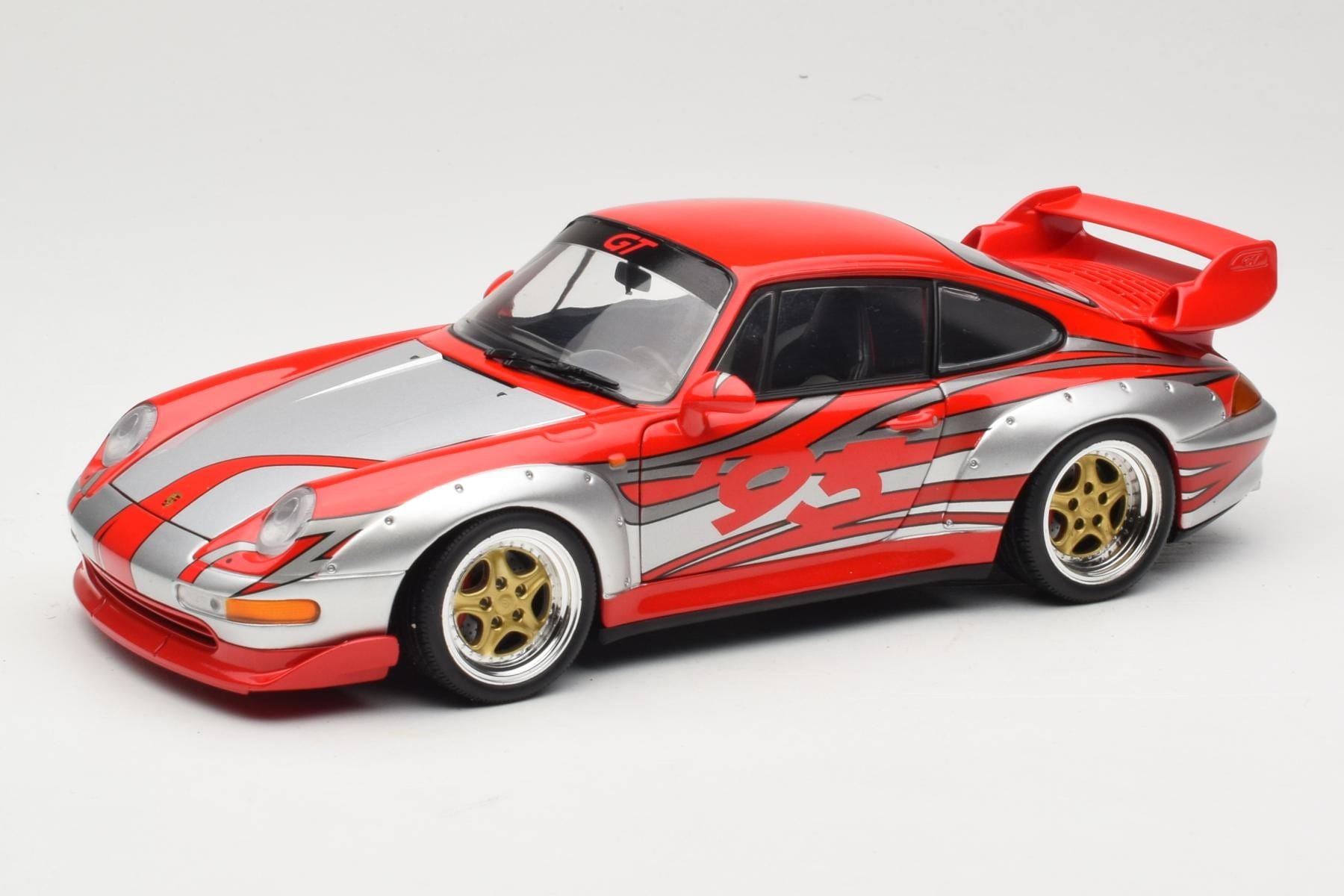 UT Models Porsche 993 GT2 Street Racing 1:18