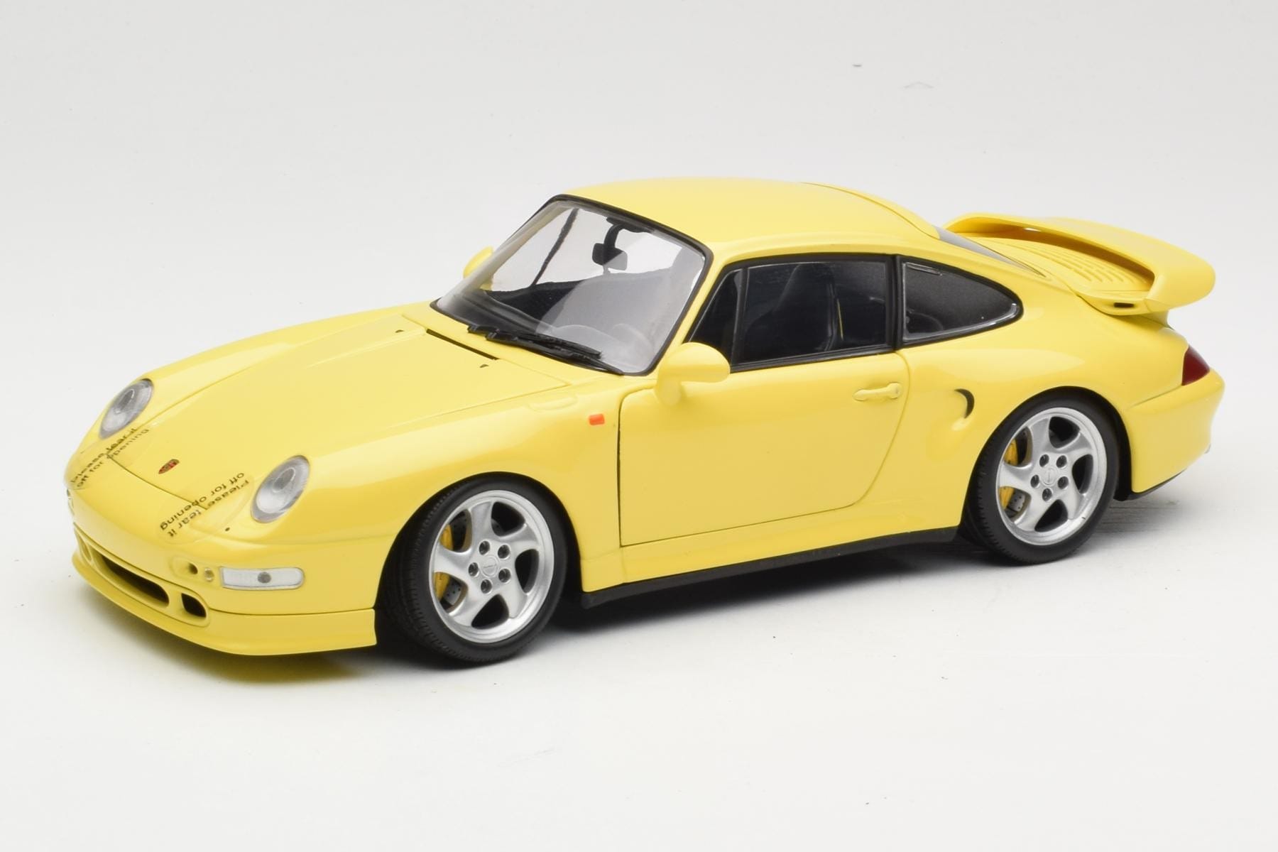 UTモデル製 1/18スケール　ポルシェ 911(993) turbo S UT Models Porsche 911 993 Turbo S Yellow 1:18
