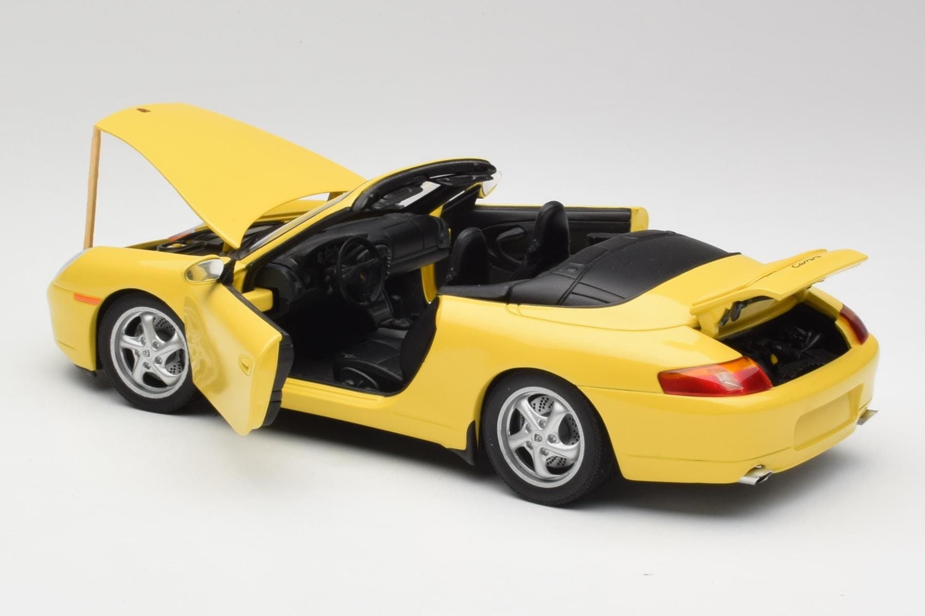 UT Models Porsche 911 996 Cabriolet Speed Yellow
