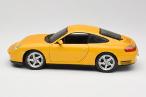 Porsche 911 996 Carrera 4S Yellow Maisto 1:18 WAP02101610 Diecast - image 4 of 8
