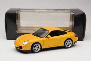 Porsche 911 996 Carrera 4S Yellow Maisto 1:18 WAP02101610 Diecast - image 8 of 8