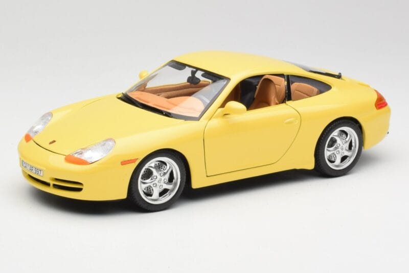Porsche 911 996 Carrera Yellow Bburago 1:18 30085-M1 Diecast