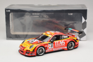 Porsche 911 997 GT3 R #8 De Lorenzi Racing De Lorenzi 24 Hours of Spa 2011 Minichamps 1:18 151118918 Diecast - image 6 of 6