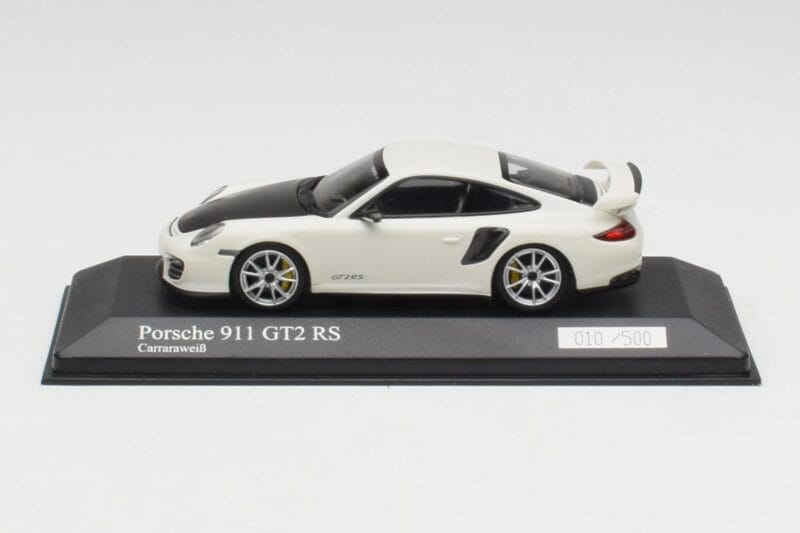 Porsche 911 997.2 GT2 RS White with Silver Wheels Minichamps 1:43 400069405 Diecast