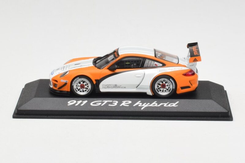 Porsche 911 GT3 R Hybrid 997.2 Presentation White Orange Minichamps 1:43 WAP0201170B Diecast