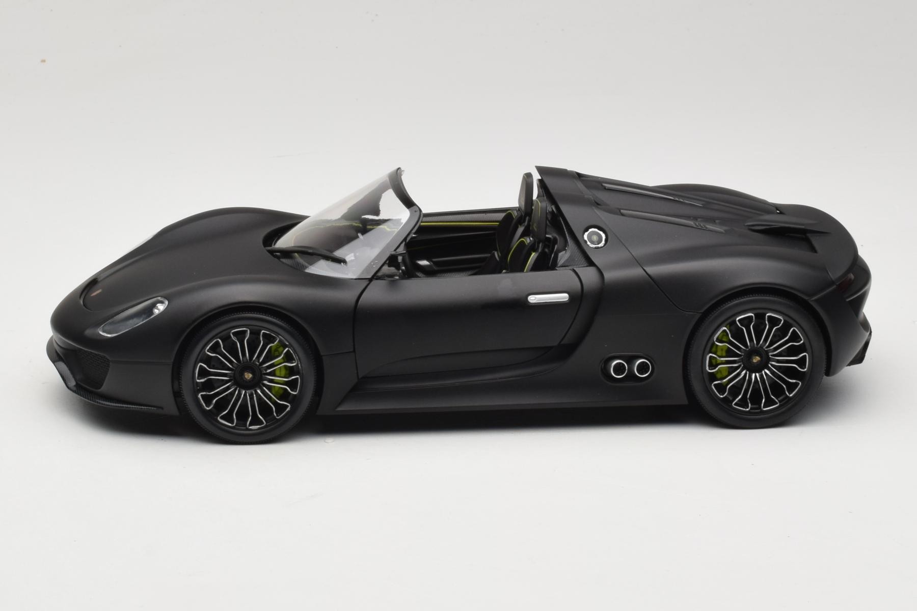 Minichamps Porsche 918 Spyder Matte Black 1:18